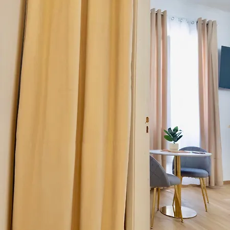 Onny's Palace شقة فندقية